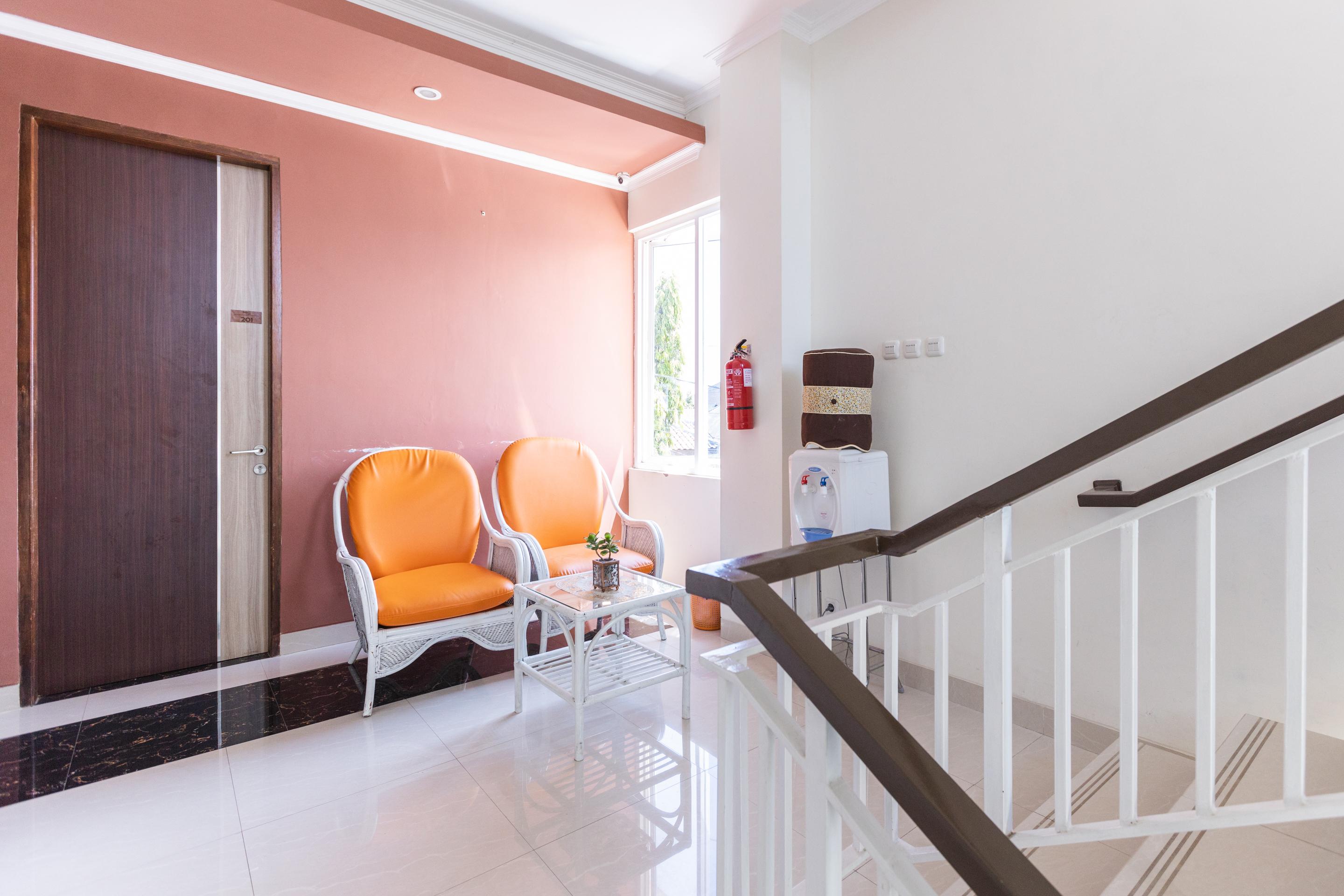 Oyo 1975 Bale Ikite Hotell Makassar Exteriör bild