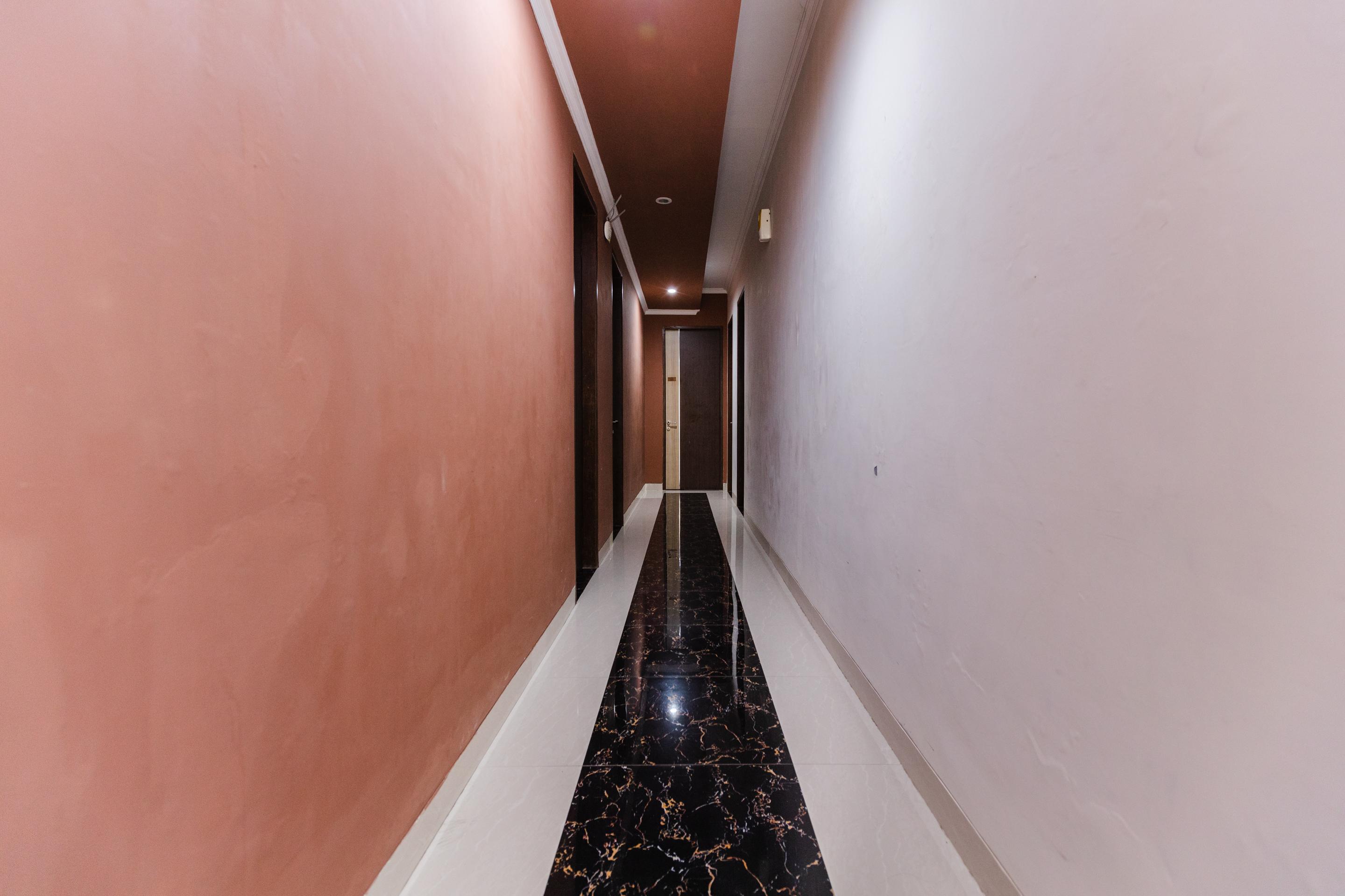 Oyo 1975 Bale Ikite Hotell Makassar Exteriör bild