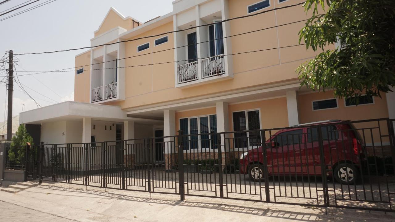 Oyo 1975 Bale Ikite Hotell Makassar Exteriör bild
