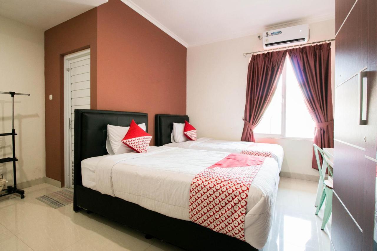 Oyo 1975 Bale Ikite Hotell Makassar Exteriör bild
